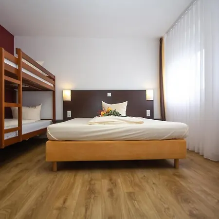 Iq-hotel 3*