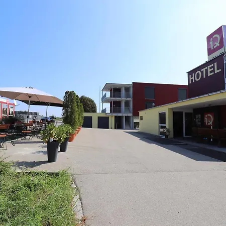 Iq-hotel