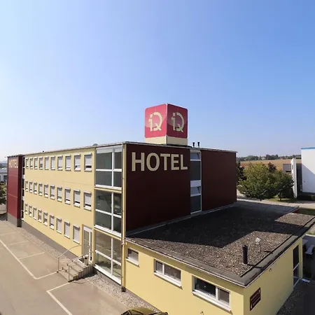 Iq-hotel 3*